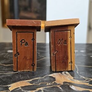 Vintage Wood Outhouse Ma & Pa Salt & Pepper Shakers Souvenir McAllen Texas